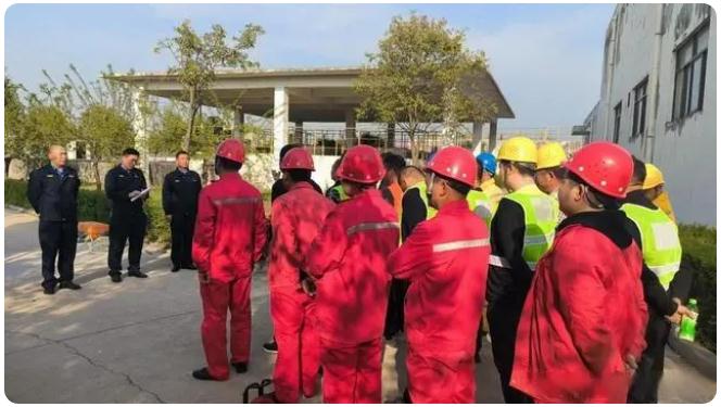 以“演”促戰(zhàn)！確山縣城管局開展地下有限空間作業(yè)應(yīng)急演練