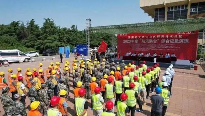 搶筑堤壩，涉水搶險！濟南重點雨污管網(wǎng)改造項目開展防汛演練